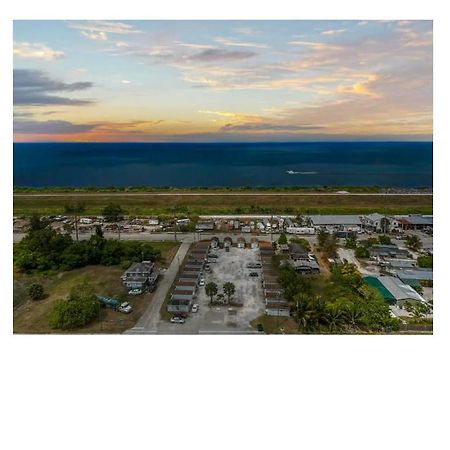 Modern Studio Retreat With King Bed - Cozy Comfort Pahokee المظهر الخارجي الصورة