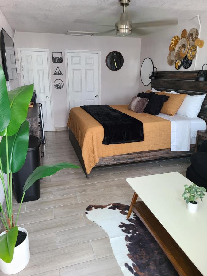 Modern Studio Retreat With King Bed - Cozy Comfort Pahokee المظهر الخارجي الصورة