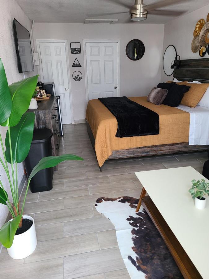Modern Studio Retreat With King Bed - Cozy Comfort Pahokee المظهر الخارجي الصورة